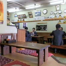 「旭川らぅめん青葉　旭川ラーメン村店」の店内です。