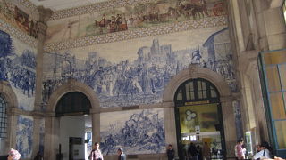 アズレージョで彩られた駅