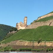 フランスによって破壊されたお城の廃墟跡