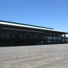 横に広くてカメラに収まりきれない