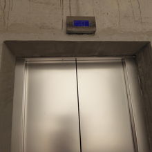 エレベーターは４５メートルまで