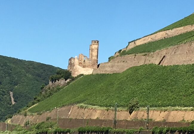 フランスによって破壊されたお城の廃墟跡