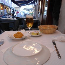 肉、魚とも評判のよいラインナップ。