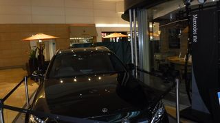 羽田空港でベンツ