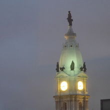 夜はライトアップされます