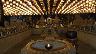 静かな山寺ですが、見どころ多数です。