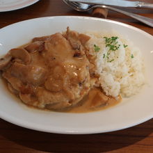 若鶏モモ肉のフリカッセ