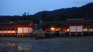 寝殿造りの絢爛豪華な神社です