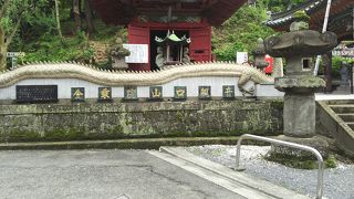 所沢の小高い丘に建っています