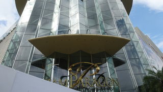 すごく大きなショッピングモールです。