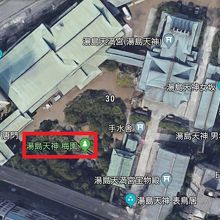 湯島天満宮の梅園は、湯島天満宮の中心位置に、位置しています。