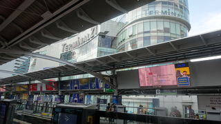 地下鉄のスクンビット駅と直結。