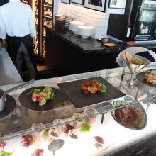 前菜はカウンターから
