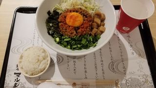 三番街のフードコートで台湾まぜそば