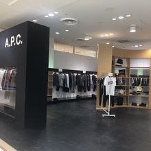 A.P.C. (横浜みなとみらい店)