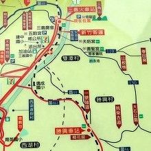 最寄り駅の三義駅前にあった地図の一部。下部に勝興駅とある