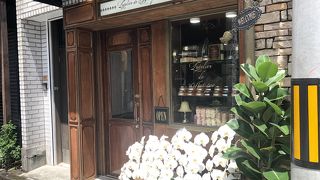 注目のパティスリーがオープンしています