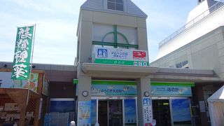 瀟洒な建物が特徴（道の駅 メルヘンの丘めまんべつ）