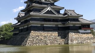 松本城は、現存する五重六階の天守の中で日本最古の国宝の城！しかし、入城ならず！！