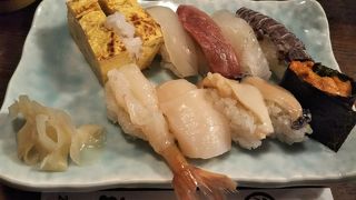 レトロな店内、ネタは新鮮