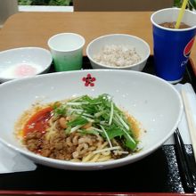 汁なし担々麺と麦飯セット