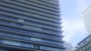 モンベルが目地のビル