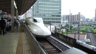 車内でのたこ焼き自粛を求める前に、喫煙ルームを撤去すべきです