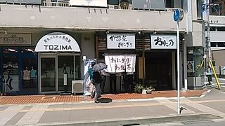 (おりこの)宮城県庁のすぐ裏にあります。おにぎりと惣菜のお店です。