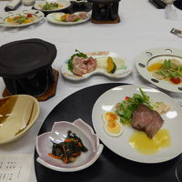 夕食の会席。美味しゅうございました