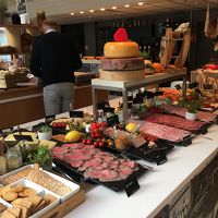 豪華な朝食ブッフェ