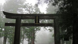 竣工記念の陽明門へ・・・