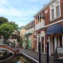 小さな公園程度のスペースしかありません