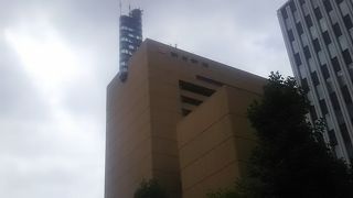 シックな作りの建物ても歴史を感じます。