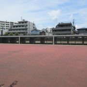 多目的広場と児童遊園があります