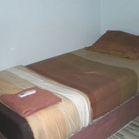 離れの宿泊棟の客室のベッドです。ほどよいクッションで、快適