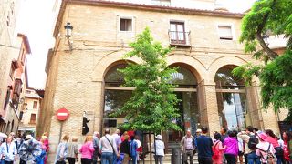 【ニセ情報に要注意】拝観料は2.8ユーロ（トレドの数カ所の教会も同じ）エルグレコの絵を見てそのまま教会内部には入れません