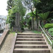 雑司ヶ谷霊園の南西側にある小ぢんまりした寺院です