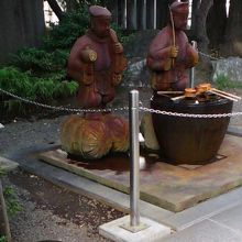 七福神の１つ、香取神社には恵比寿様と大国様が祭られてます