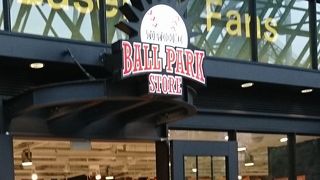 野球グッズが揃う