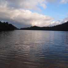 目の前に広がる湖