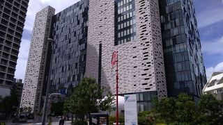 モダンな建築様式はたいへん美しい