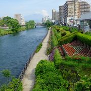 東北地方では最大の川。開運橋などから眺める北上川と岩手山は絵になります。