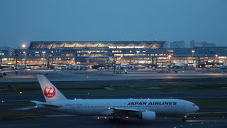 飛行機を眺めながら優雅な時間を