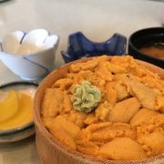 島武意海岸近くの食堂
