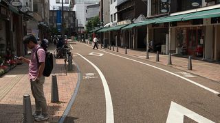 雰囲気のある小さなお店がたくさん