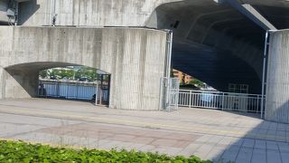 綺麗な名前とフォルムの橋