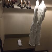 ふかふかのスリッパとバスローブ