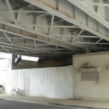 柳原通り架道橋の完成後も続く、改修／改良事業です。(西側部分