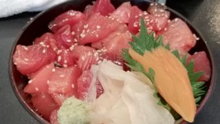 高コスパの鮪漬け丼