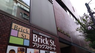 赤レンガの外壁が今でもたいへんきれい